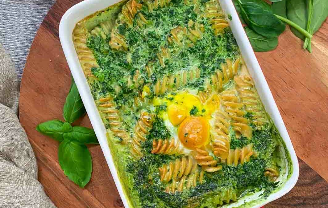 Vegetarischer Nudelauflauf mit Rahmspinat