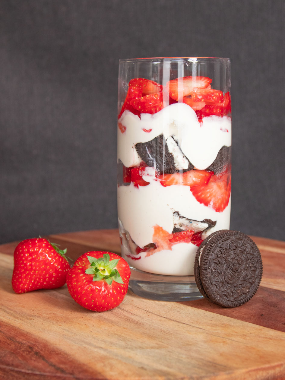 Oreo Rezept Quarkspeise mit frischen Erdbeeren (3)