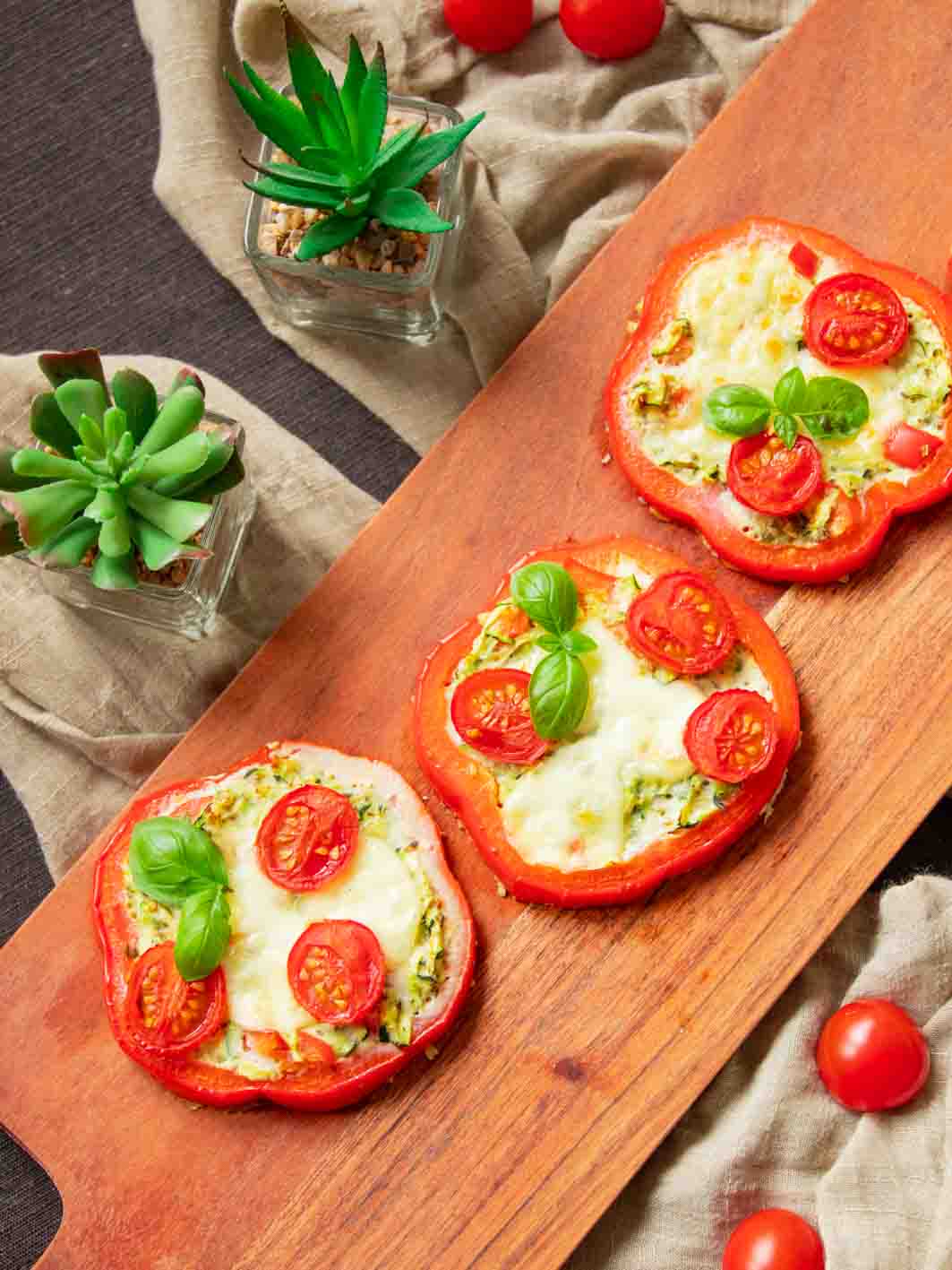 Tomate Mozzarella Style Paprika Minipizza Tomate Mozzarella Style Paprika Minipizza