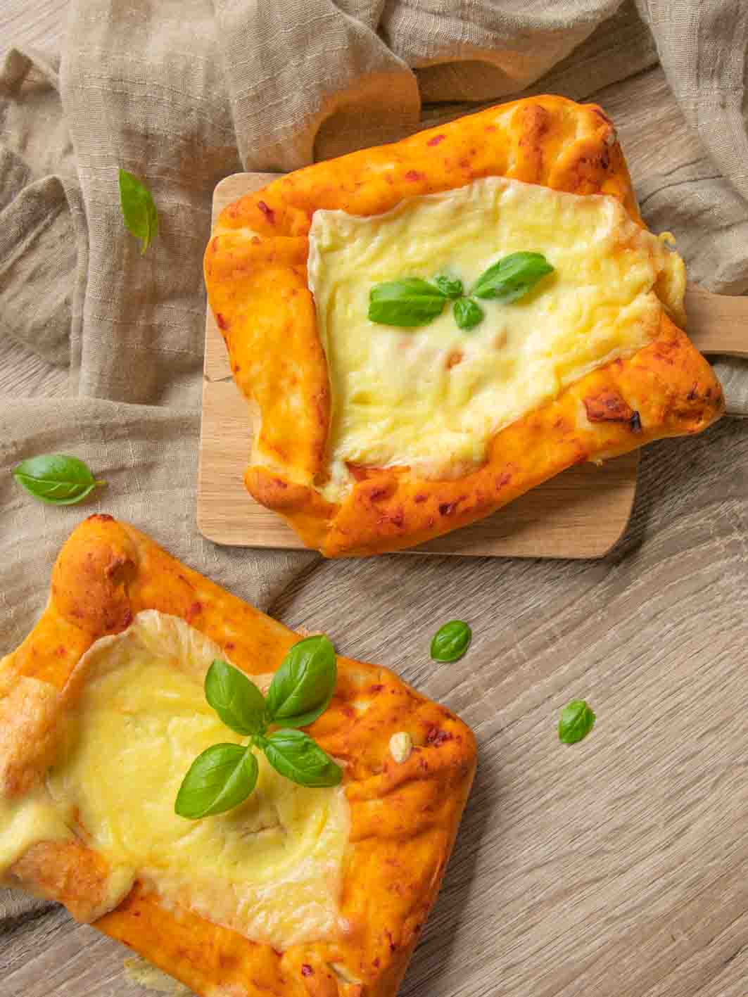 Kalorienarme Pizza im Käsefondue Stil Kalorienarme Pizza im Käsefondue Stil
