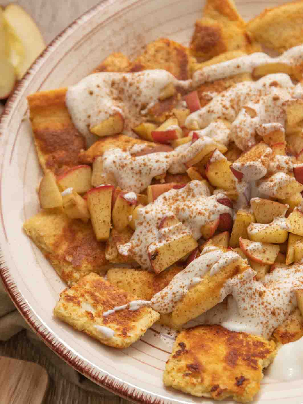 Kaiserschmarrn kalorienarm ohne Rosinen - mit Bratapfel