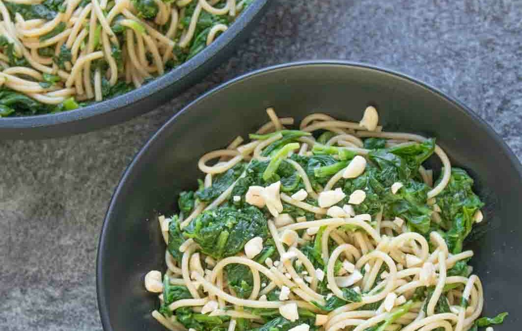 Nudeln mit Spinat – einfaches Rezept aus vier Zutaten