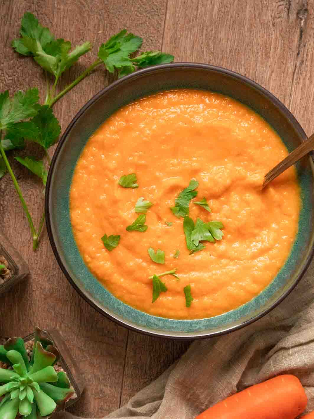 Möhrensuppe mit Kartoffeln