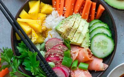 Poké Bowl Rezept (mit Lachs und Sauce)