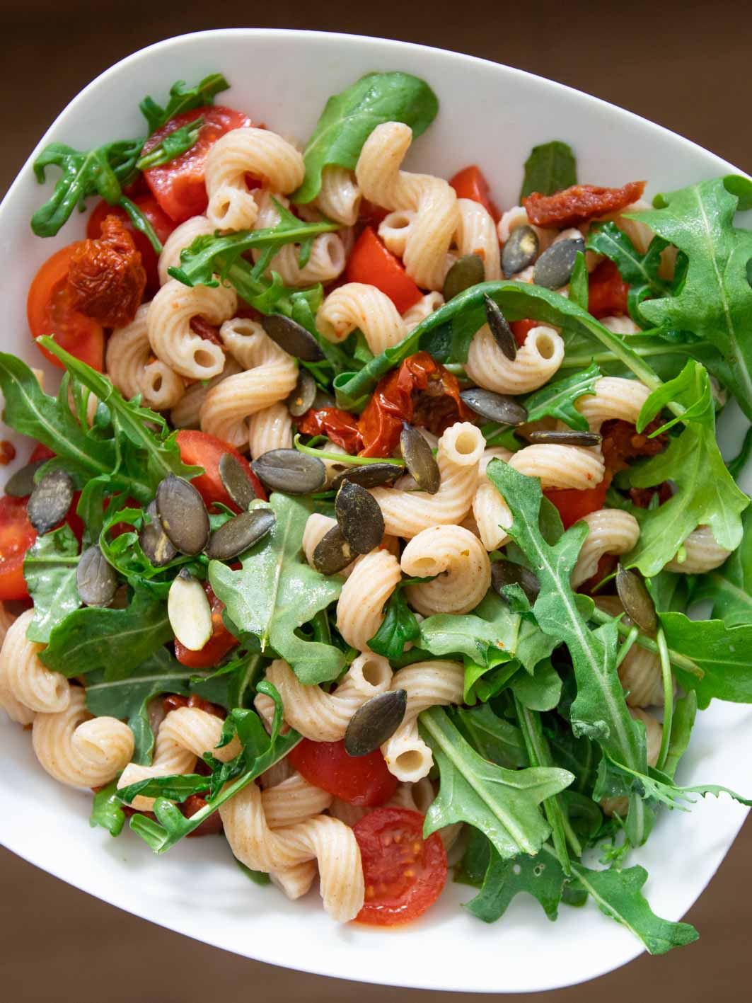 Salat Rezepte - Nudelsalat mit getrockneten Tomaten