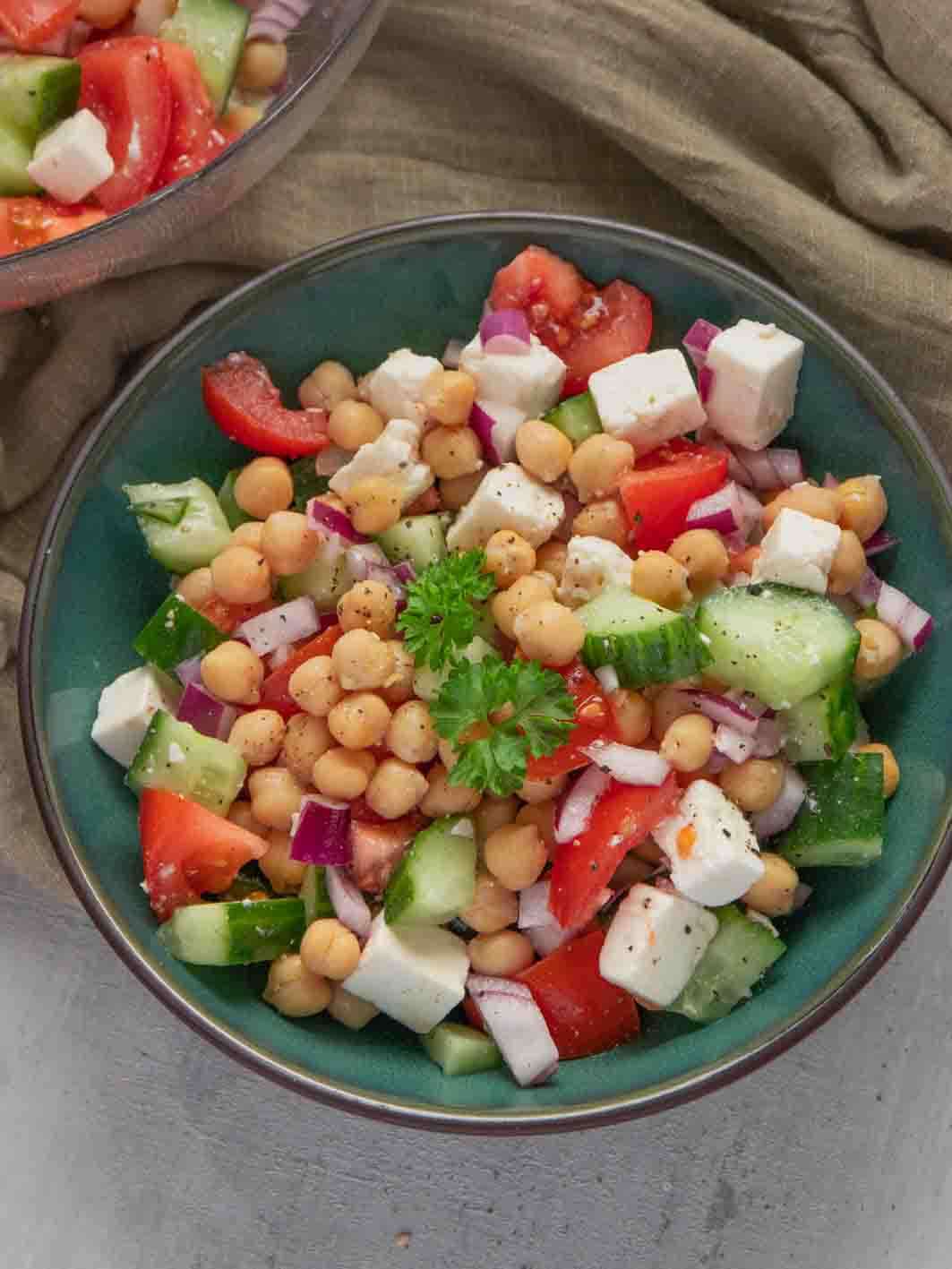 Fitness Rezepte - Schneller Kichererbsensalat Proteinreiche Rezepte - mediterraner Nudelsalat